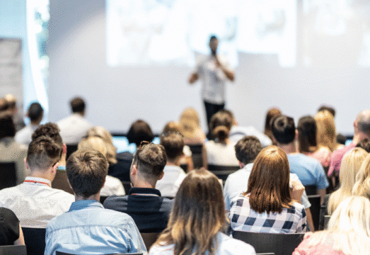Nieuwe trend bij events: meer impact met meerdere sprekers